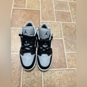 Nike AIR JORDAN 1 LOW GS Shoes Smoke Grey Size 7Y 553560-039